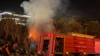 Alanya’da Alevler Yükseldi: Mahalleliyi Korkutan Yangına Hızlı Müdahale!