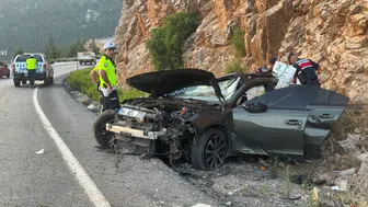 Antalya'da Yoldan Çıkan Otomobil Takla Attı: 1 Ölü, 2 Yaralı