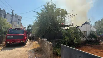 Antalya'da Gecekondu Yangını: Kullanılamaz Hale Geldi