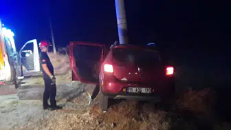 Burdur'da Kontrolden Çıkan Otomobil Direğe Çarptı: 1 Yaralı