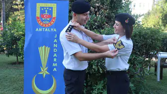 Antalya'da Jandarma Çiftten İki Kutlama: Hem Rütbe Hem Yıl Dönümü