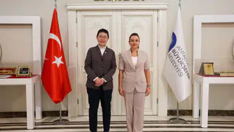 Büşra Özdemir, Singapur Büyükelçisi Kok Li Peng’i Ağırladı