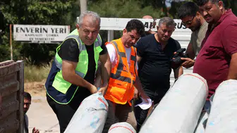 Yangının Yaraları Sarılıyor! Büyükşehir'den Çiftçilere Naylon Desteği