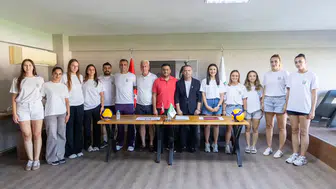 Manavgat Belediyespor Kadın Voleybol Takımı’nda Yeni Sezon İmzaları Atıldı