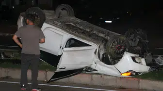 Antalya'da Refüje Çarpan Otomobil Takla Attı: 1 Kişi Yaralandı