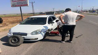 KPSS Sınavı Sonrası Talihsiz Kaza: Reyhanlı'da Otomobilin Lastiği Yerinden Fırladı