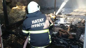 Hassa'da Ev ve Ahır Yangını: Ekiplerin Müdahalesiyle Söndürüldü