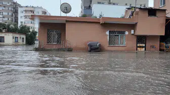 Mersin'de Sağanak Yağış ve Sel Hayatı Olumsuz Etkiledi