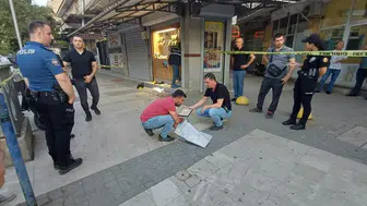 Salihli'de Kanlı Kuyumcu Soygunu: Silahlı Saldırganı Esnaf Parke Taşıyla Avladı