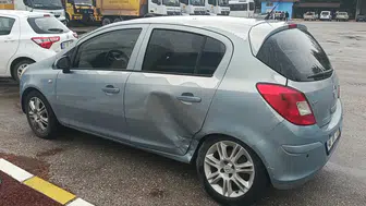 Burdur'da Hafif Ticari Araçla Otomobil Çarpıştı: 2 Yaralı