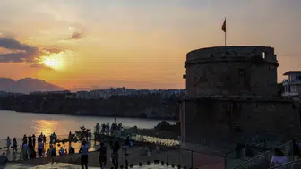 Hıdırlık Kulesi'nde Gün Batımı Zefir Trio Sahneye Çıkacak