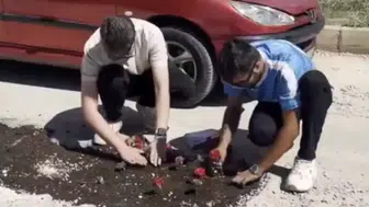 Antalya’da Çukurlara Karşı Renkli Tepki: "Anlatması Bizden, Anlaması Belediyelerden..."