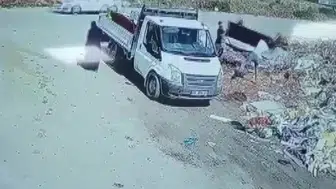 Adana'da Okul Önüne Dökülen Atıklara Mahalleliden Büyük Tepki