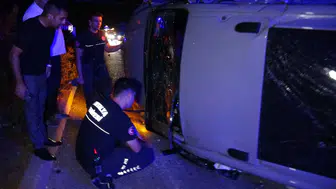 Manavgat'ta Kırmızı Işık Kazası: Sağlık Aracı Devrildi, 3 Yaralı