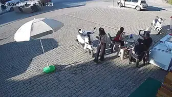 Gazipaşa'da Zincirleme Kaza Kamerada: Otomobil Ters Döndü
