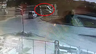 Manavgat'ta Sinyalizasyon Kazası: Tur Minibüsü ile Otomobil Çarpıştı