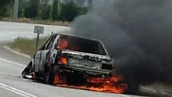 Burdur'da Seyir Halindeki Otomobil Yanarak Kül Oldu