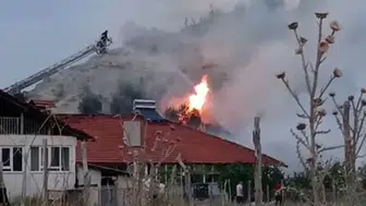Rüzgarın Etkisiyle Büyüyen Alevler Burdur'da Bir Evi Küle Çevirdi!