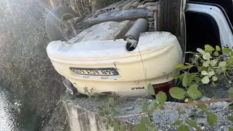 Burdur'da Kontrolden Çıkan Otomobil Dereye Yuvarlandı: Sürücü Ağır Yaralı