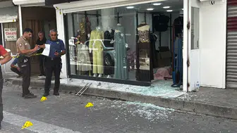 Adana’da Kıyafet ve Takı Satan İş Yerine Silahlı Saldırı: 9 Kurşun İsabet Etti