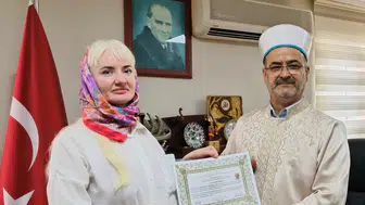 Mersin'de İslam'ı Seçen Rus Ksenııa, 'Güneş' İsmini Aldı