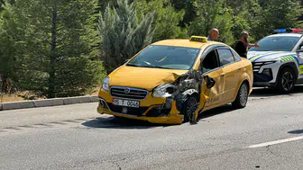 Burdur'da Ticari Taksi Römorka Çarptı: 1 Yaralı