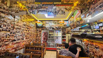 Hataylı Tostçunun 14 Yıldır Sürdürdüğü Fotoğraf Geleneği Duvarları Süslüyor!