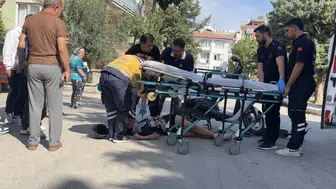Burdur'da Tehlikeli Çarpışma: Motosiklet Sürücüsü Hastaneye Kaldırıldı