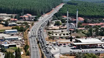 Muğla-Antalya Yolunda 7 Araç Birbirine Girdi: Kilometrelerce Kuyruk Oluştu