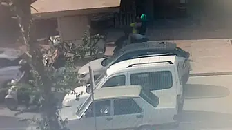 Manavgat'ta Motosiklet Seyyar Büfeye Çarptı: Turistlerin Kavgası Kamerada