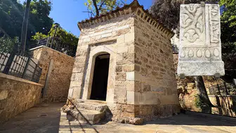 Antalya'daki Nigar Hatun Türbesi'nde Kitabelerde Saklı Kalan Veda