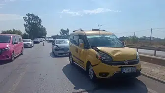 Manavgat’ta Üç Araçlı Zincirleme Kaza: Trafik Kilitlendi