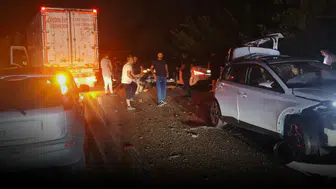 Antalya Serik'te 4 aracın karıştığı zincirleme kaza: 2 yaralı