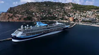 Alanya İskelesi’ne Demir Attı: Dev Kruvaziyer 2 Bin 500 Kişiyle Geldi