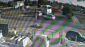 Manavgat'ta Kırmızı Işıkta Geçen Taksici Motosikleti Parçalayıp Kaçtı