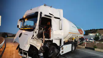 Yalvaç'ta Kavşakta Can Pazarı: Kamyon ile Tanker Çarpıştı, 3 Yaralı