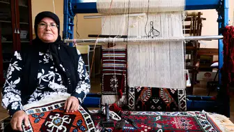 Döşemealtı'nın Asırlık Dokuma Mirasını Sırtlayan Ayşe Taç Genç Usta Yetiştiriyor