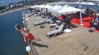 Alanya'da Otel İskelesinden Sığ Suya Atlayan Tatilci Hayatını Kaybetti
