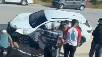 Burdur'da Refüjdeki Levhalara Çarpan Otomobilin Sürücüsü Yaralandı