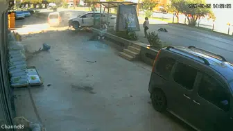 Alanya'da Kontrolden Çıkan Otomobil Yayaya ve Durağa Çarptı! 1'i Ağır 3 Yaralı