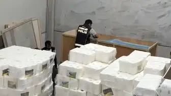Mersin'de Plastik Deposunda Sentetik Ecza İmalatı: 2 Gözaltı