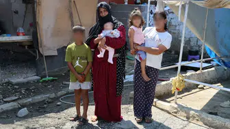 Adana'da Dolandırılan Anne Bebeğiyle Ahırda Yaşıyor