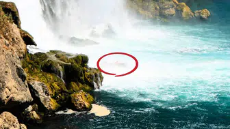 Düden Şelalesi'nde Turistler Tehlikeli Sınıra Girdi!