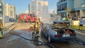 İskenderun'da Korkutan Yangın: Park Halindeki Tofaş Alev Aldı
