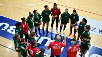 Kepez Belediyespor Kadın Hentbol Takımı İzmir Engelini Aştı