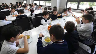 Antalya Okul Yemeği Koalisyonu'ndan MEB'e Çağrı: "Okul Yemeği Lütuf Değildir!"