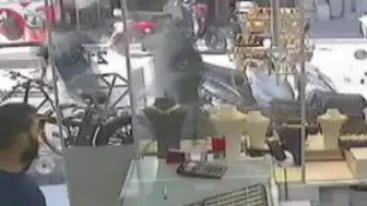 Adana'da Kaldırımda Kapkaç: 2 Bin 300 Lirayı Çalan Şüpheli Aranıyor!