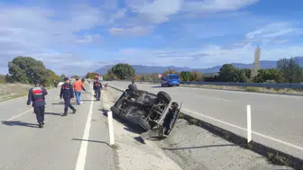 Burdur'un Gölhisar İlçesinde İki Otomobil Çarpıştı, 2 Kişi Yaralandı