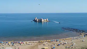 Mersin'de Ekim Ayında Yaz Havası: Kızkalesi'nde Ekim Denizine Yoğun İlgi