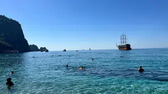 Alanya'da Deniz Suyu 25 Derece: Kleopatra Plajı'nda Ekim Sonu Yoğunluğu